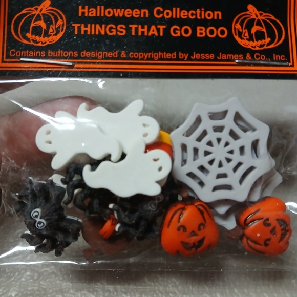 Dress It Up by Jesse James Halloween Shirt Button Set Spider Ghost Pumpkin Candy - Picture 3 of 9
